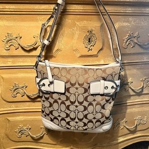 Coach Signature shoulder bag M05W-3574